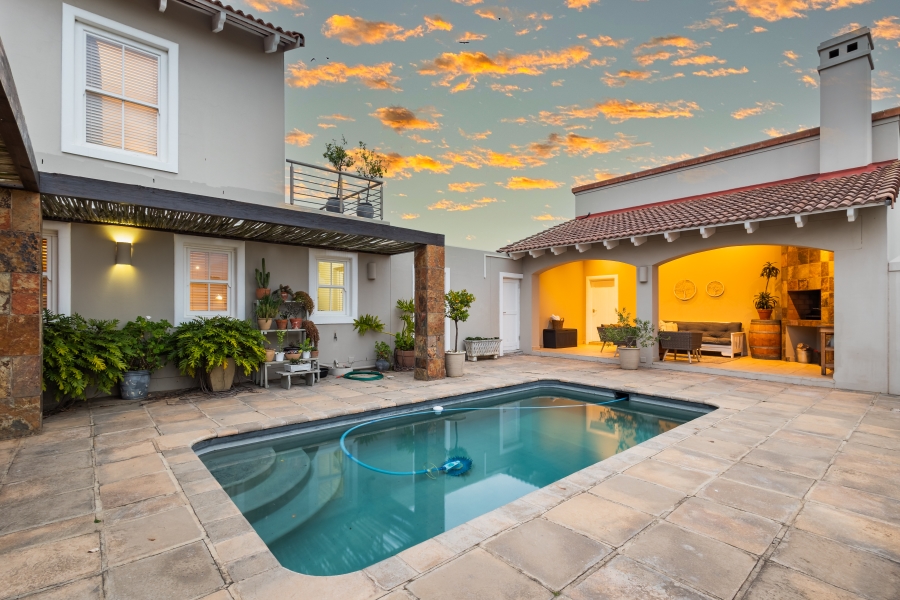 4 Bedroom Property for Sale in Schoongezicht Western Cape